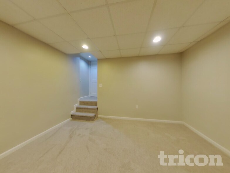 Building Photo - 302 Bethel Dr