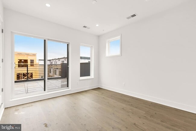 Building Photo - 39 Lower Service Ct NW