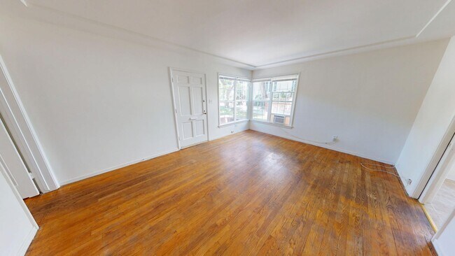 Interior Photo - 630 Brent Ave