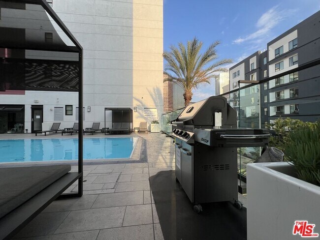 Building Photo - 1234 Wilshire Blvd