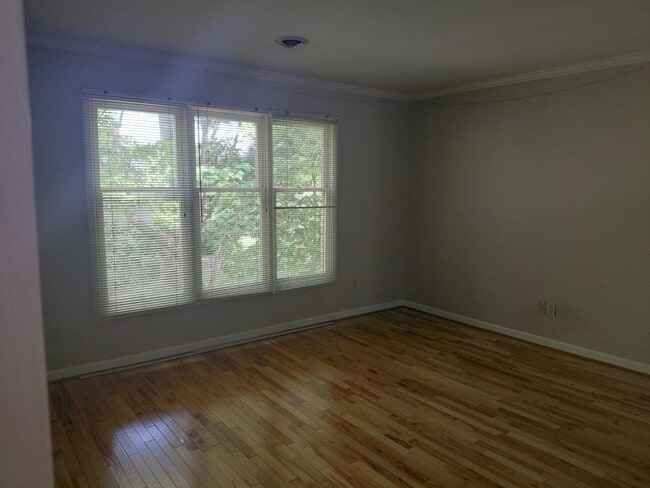 Building Photo - 3507 Lakeside Ct