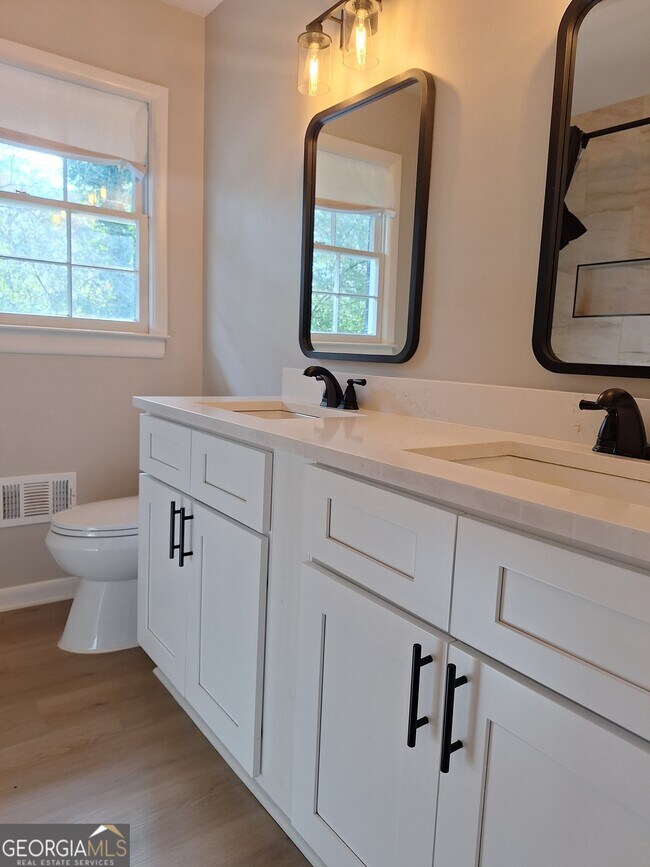 Building Photo - 1605 Brockett Rd