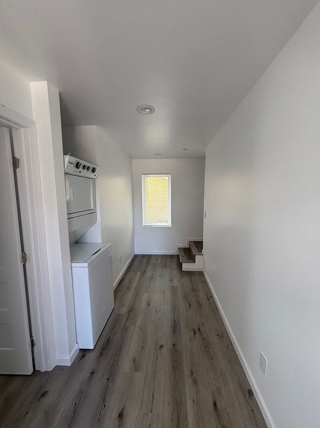 Building Photo - 3 bed 3 bath Home for Rent in San Diego WA...