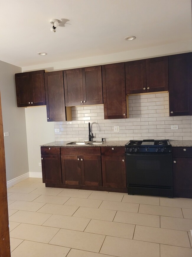 Building Photo - 6652 S Rockwell St