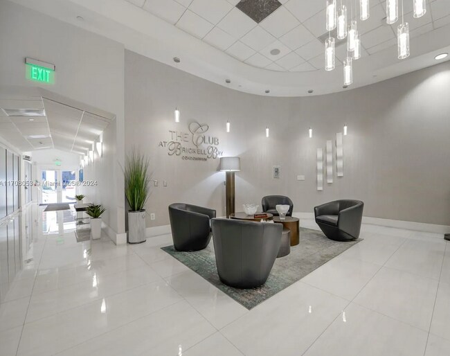 Building Photo - 1200 Brickell Bay Dr