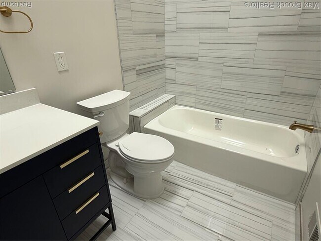 Building Photo - 31186 Country Way