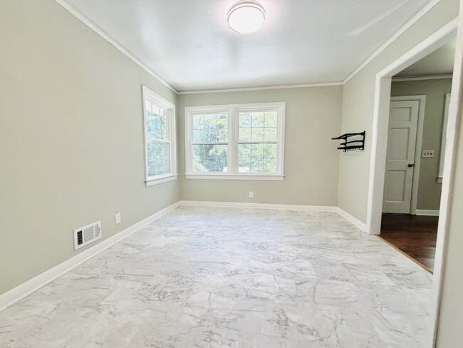 Building Photo - 836 Delverton Rd