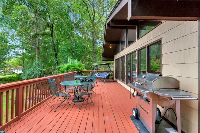 Building Photo - Welcome to Your Lake Gaston Getaway!