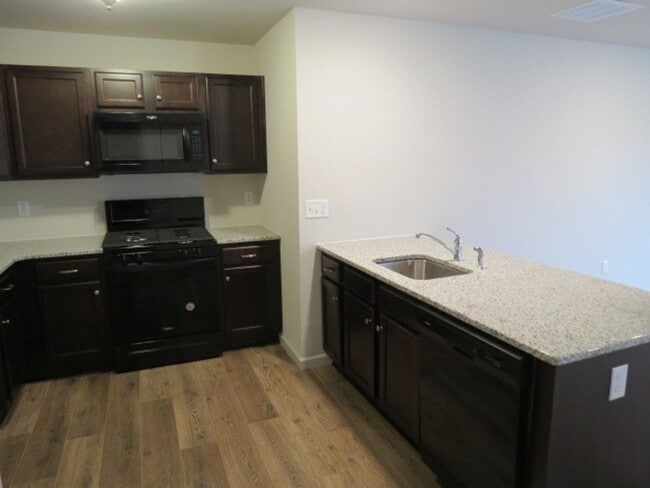 Building Photo - Pennsburg Beautiful 2 Bedroom 1.5 bath Tow...