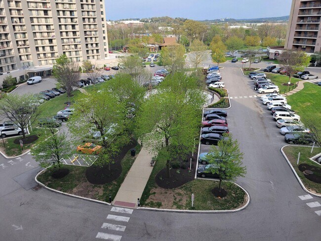 Building Photo - 20722 Valley Forge Cir