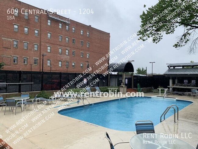 Building Photo - 609 Central St