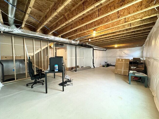 Building Photo - Spacious 3 bed/ 2.5 bath House In Severance