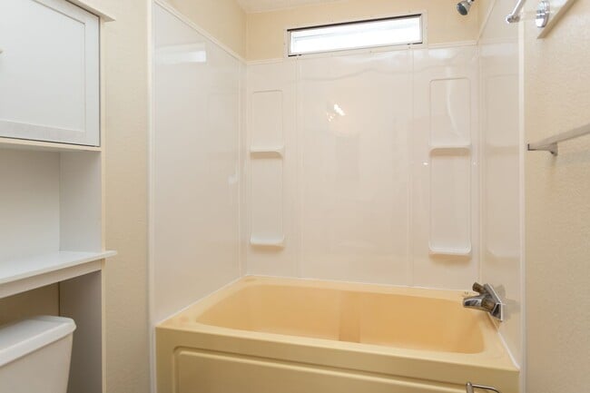 Building Photo - Charming Home on a Spacious Lot with No HOA!