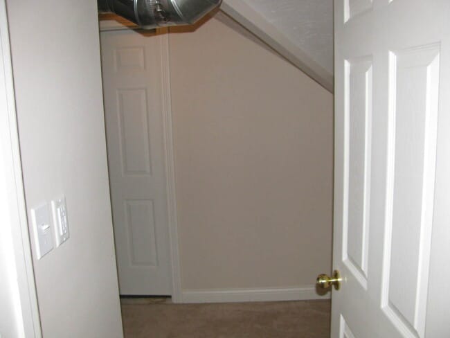 Building Photo - Like new home in Oldham County