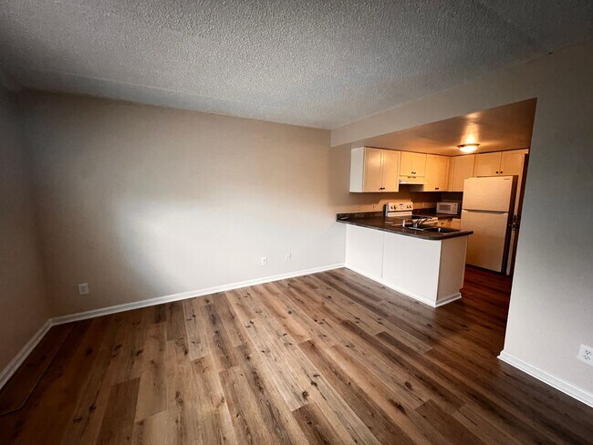 Building Photo - Beautiful, unfurnished studio condo in Myrtle Beach Golf and Yacht. Available now!