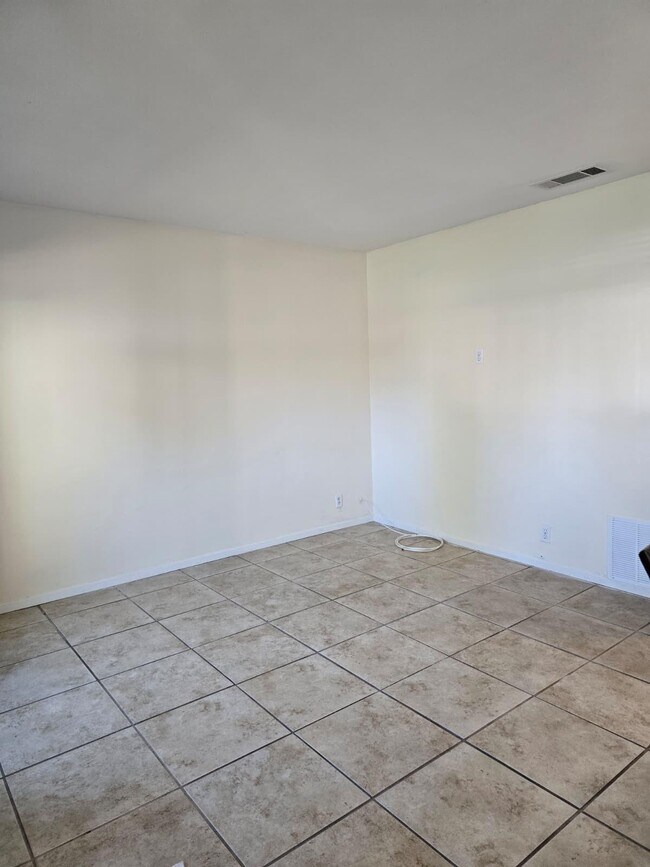 Building Photo - 82075 Country Club Dr