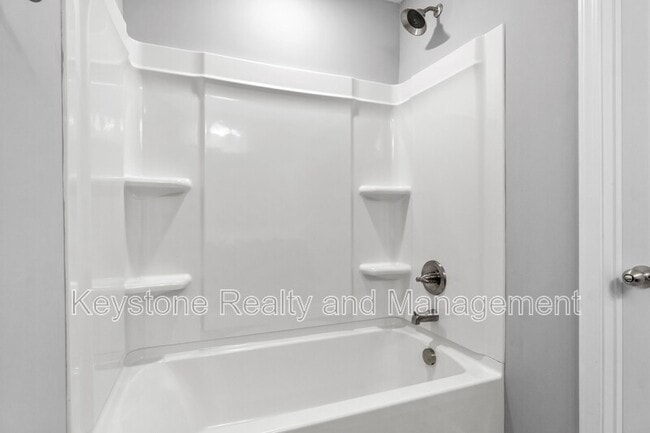 Building Photo - 206 Woodland Vly Ln