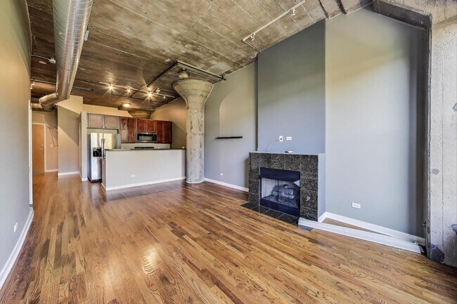 Building Photo - 1071 W 15th St