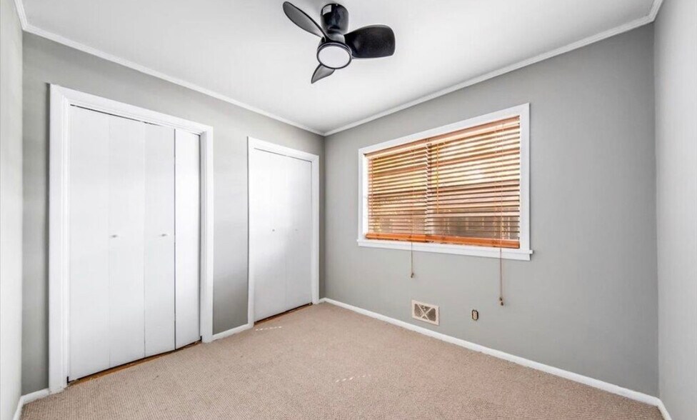 Building Photo - 2363 Robin Hood Rd