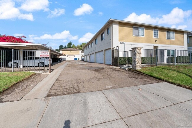 Building Photo - 9210 Kenwood Dr