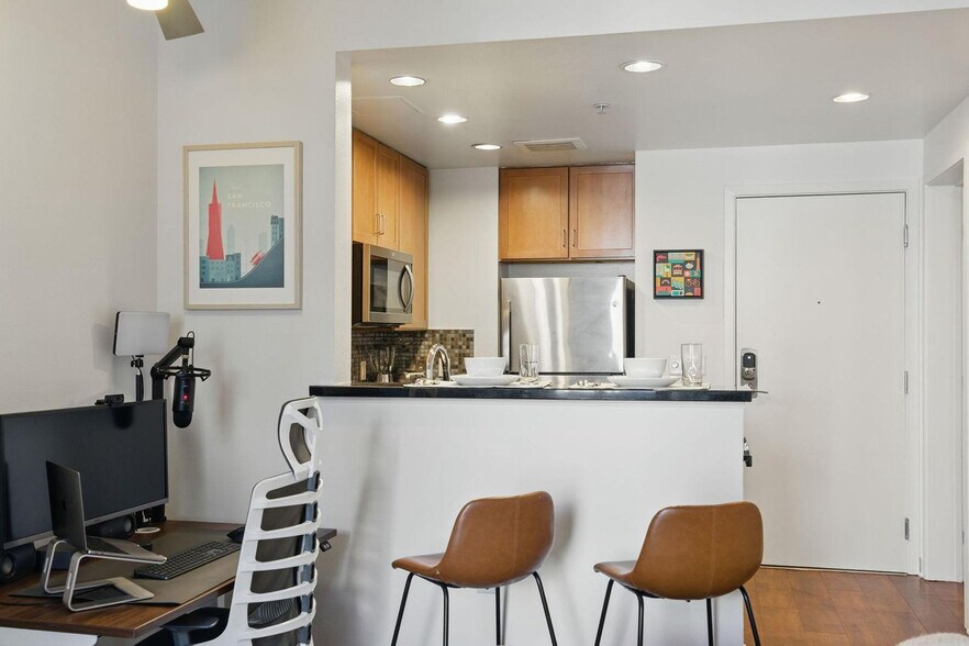 Building Photo - 355 Berry St