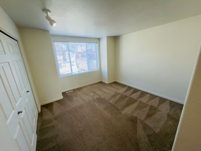 Building Photo - Pet-Friendly Townhome with Lake Views at Progress Ridge