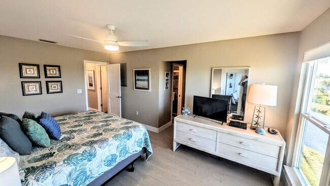 Building Photo - Seasonal/short term 2/2 vacation condo close to Anna Maria