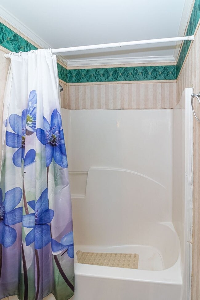 Building Photo - MUST SEE 3 BR | 2 BA w/ Finished Bonus Room *Pikeville school district*