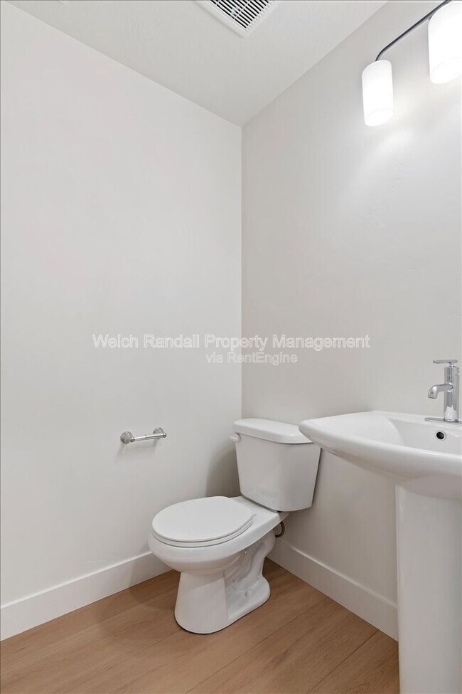 Building Photo - 834 E 300 N