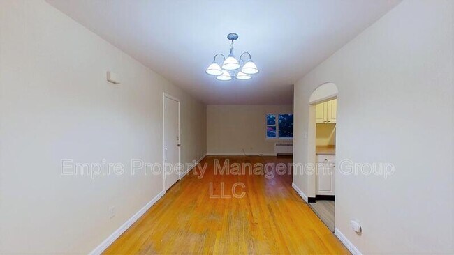 Building Photo - 31 Parkwood St