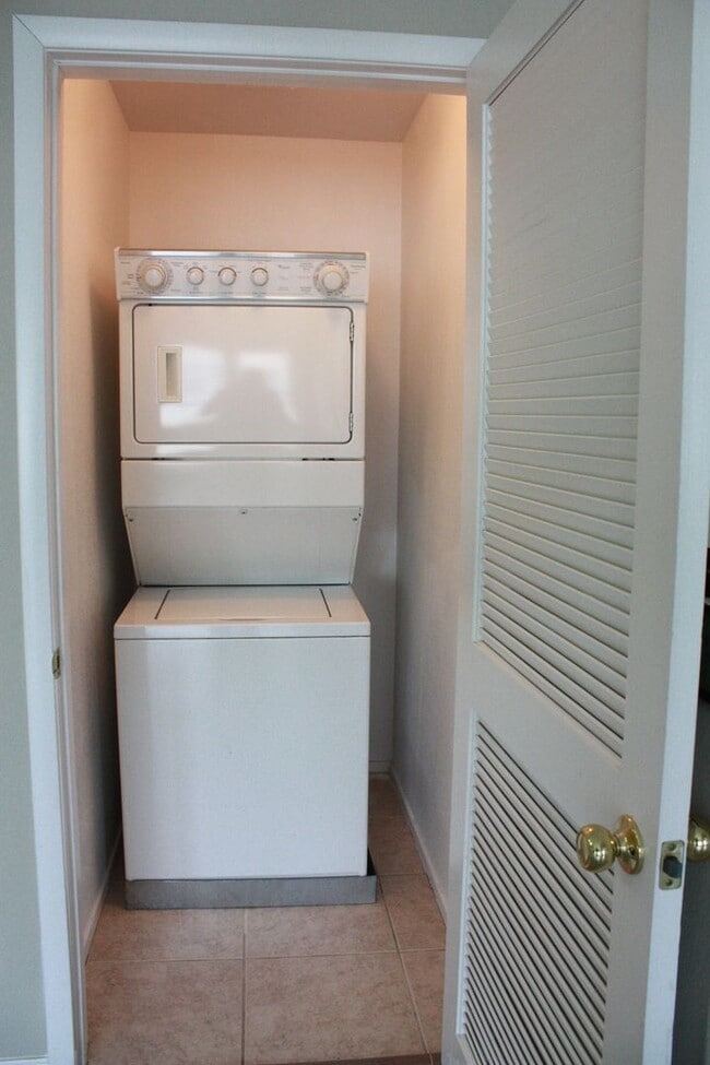 Building Photo - Remarkable totally renovated 2bed 2bath townhome is SW Las Vegas