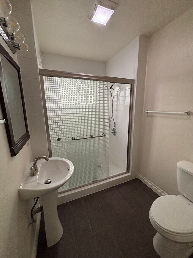 Building Photo - 1710-1712 Obispo Ave