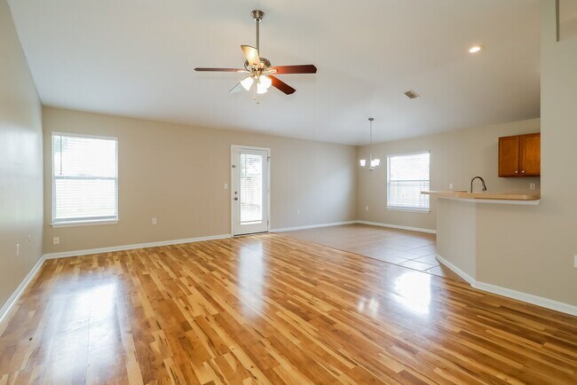 Building Photo - 652 Morning Mist Way