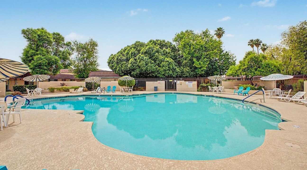 Building Photo - 1623 E Malibu Dr