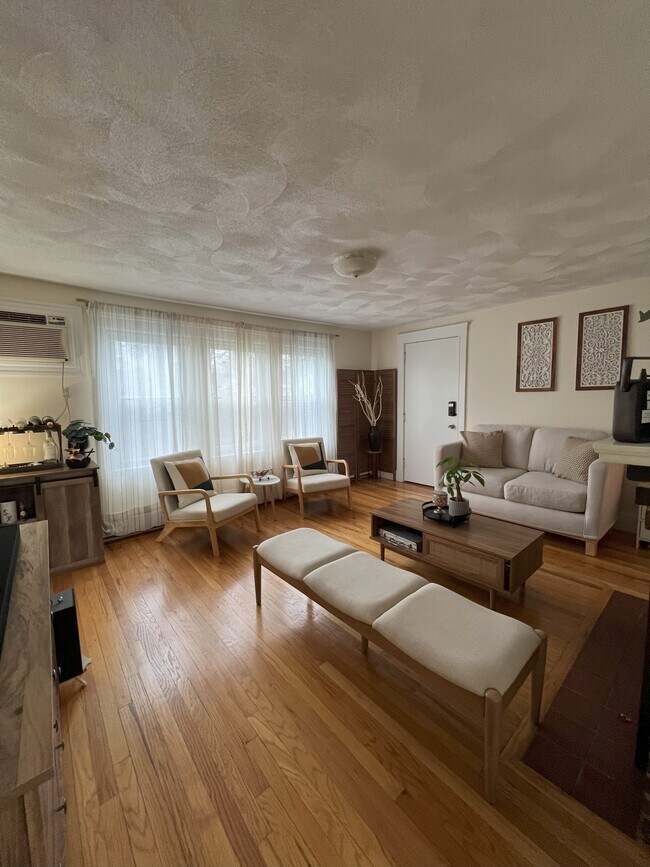 Building Photo - 1145 Boylston St