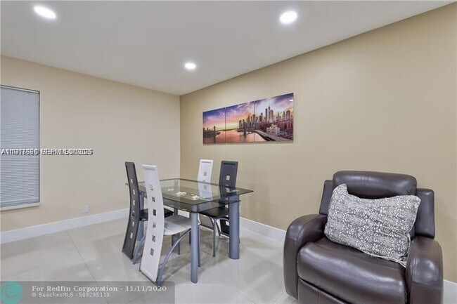 Building Photo - 3100 Riverside Dr