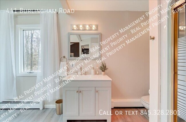 Building Photo - 441 Burlingham Rd