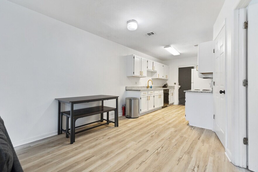 Building Photo - 1335 Nylic St