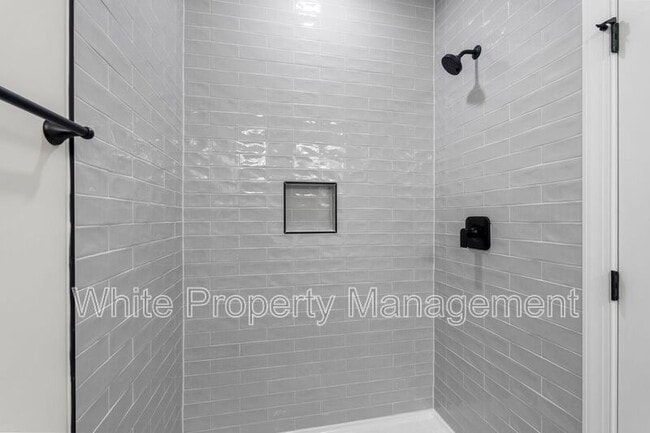 Building Photo - 7805 Shadow Lawn Rd