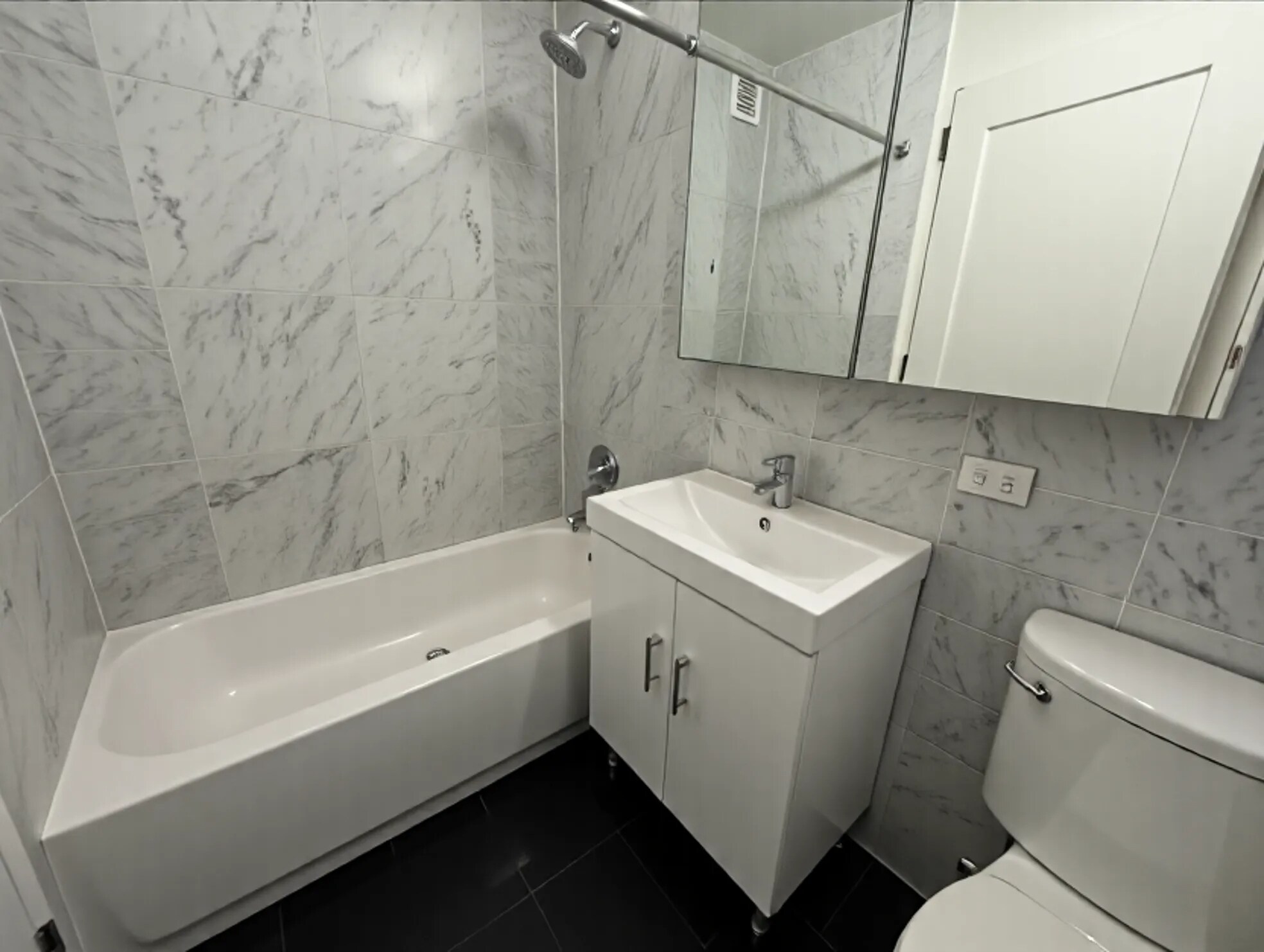 Building Photo - 20 John St