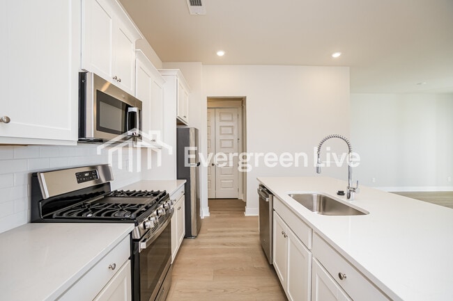 Building Photo - 129 Bloomsbury St