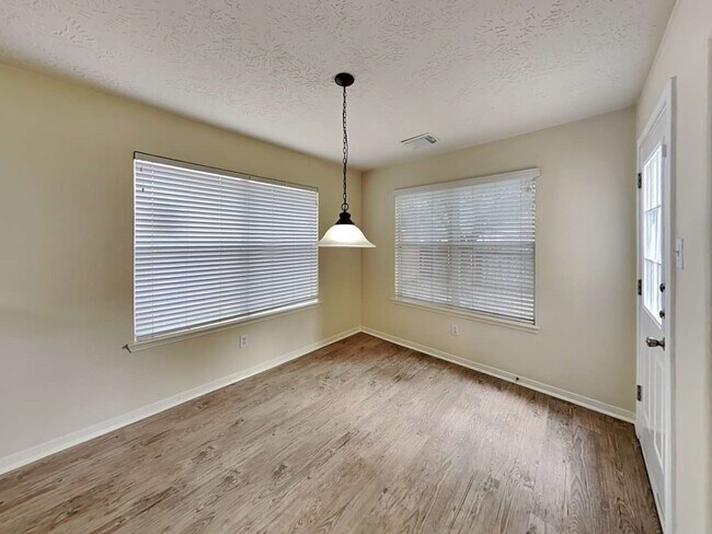 Building Photo - 8619 Discus Dr