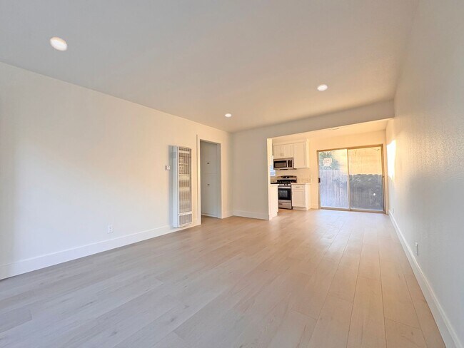 Building Photo - Residential Apartment near Downtown Fullerton