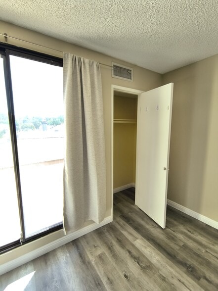 Building Photo - 13096 Le Parc