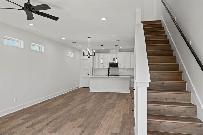 Building Photo - 8419 Venus St