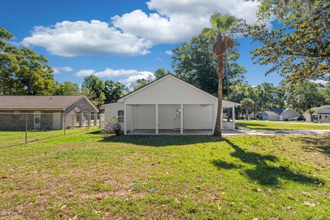 Building Photo - 3 Bedroom 2 bath home on a corner lot in the Telfair community