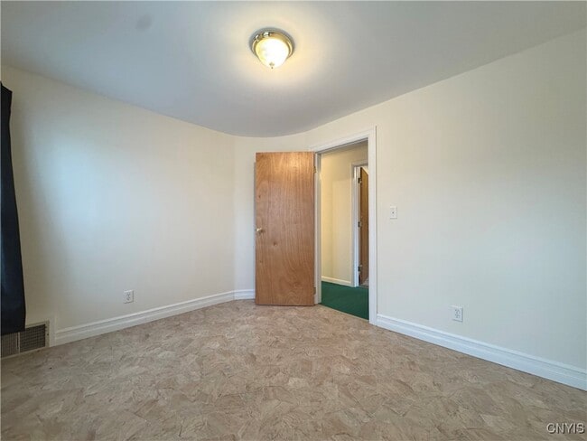 Building Photo - 843 Davidson St