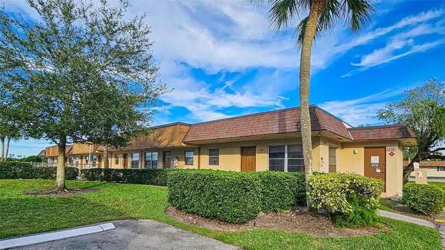 Building Photo - 416 Lakeside Dr