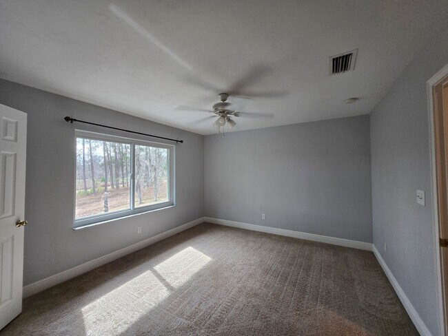 Building Photo - 3BR/3BA Two-Story Quad – Prime Location & Move-In Ready!