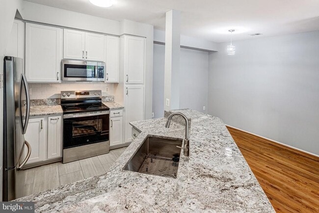 Building Photo - 8315 Sanderling Way